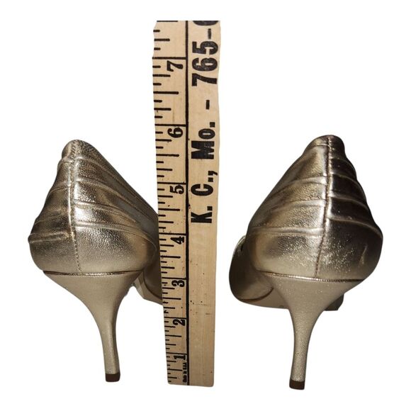 BCBGirls ZAYDA Metallic Gold Peep Toe Retro Genuine Leather Heels Pumps Size 6 - Picture 2 of 5